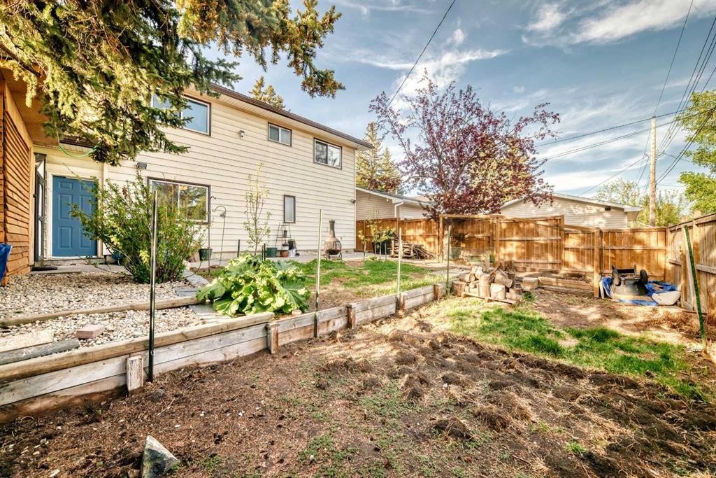 1319 104 Avenue Sw, Calgary, AB - Outdoor