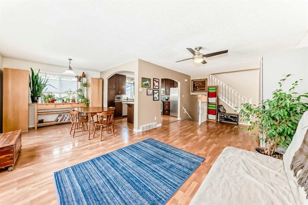 1319 104 Avenue Sw, Calgary, AB - Indoor