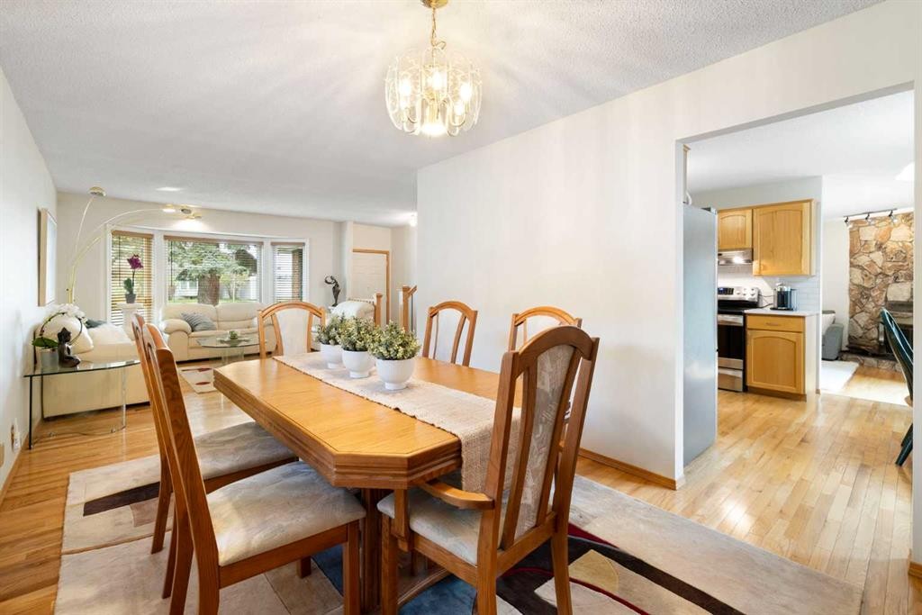 14207 Deer Run Boulevard Se, Calgary, AB - Indoor Photo Showing Dining Room