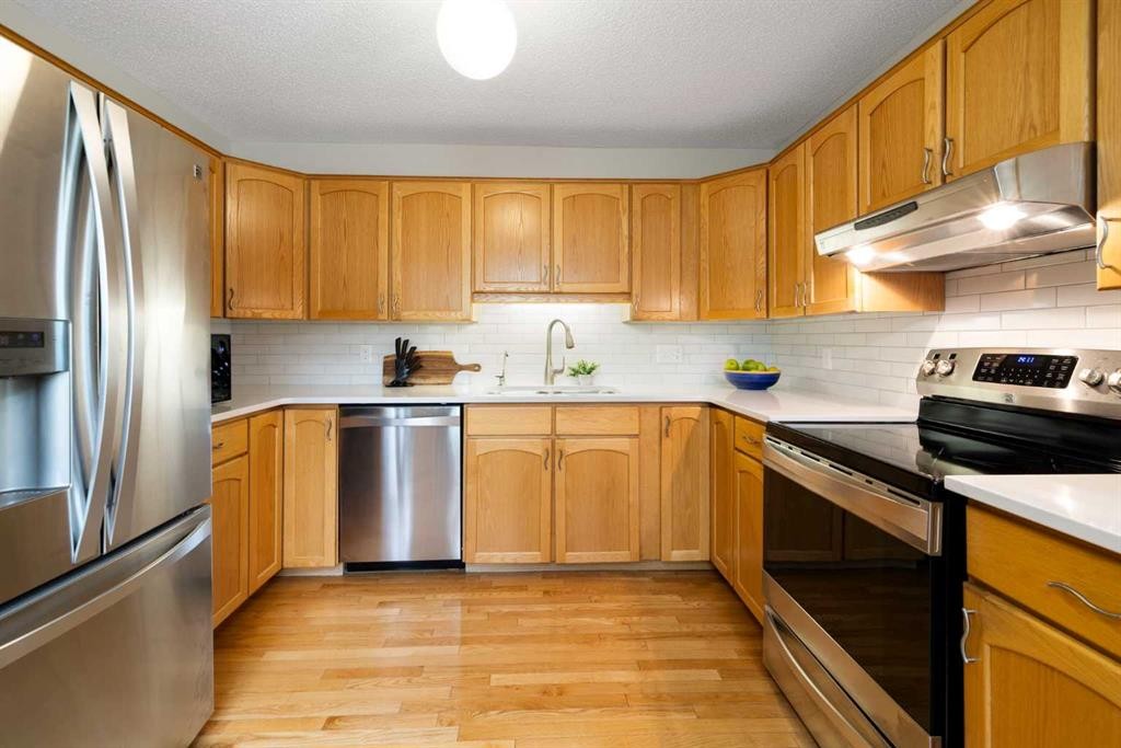 14207 Deer Run Boulevard Se, Calgary, AB - Indoor Photo Showing Kitchen