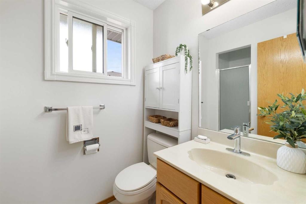 14207 Deer Run Boulevard Se, Calgary, AB - Indoor Photo Showing Bathroom