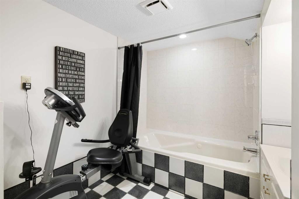 14207 Deer Run Boulevard Se, Calgary, AB - Indoor
