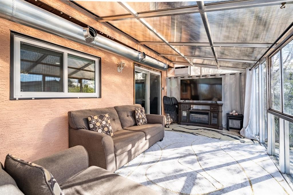 76 Beaconsfield Way Nw, Calgary, AB - Indoor