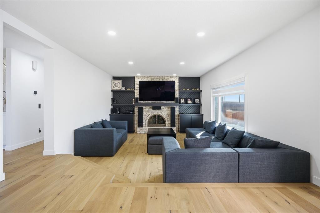 76 Beaconsfield Way Nw, Calgary, AB - Indoor Photo Showing Living Room With Fireplace