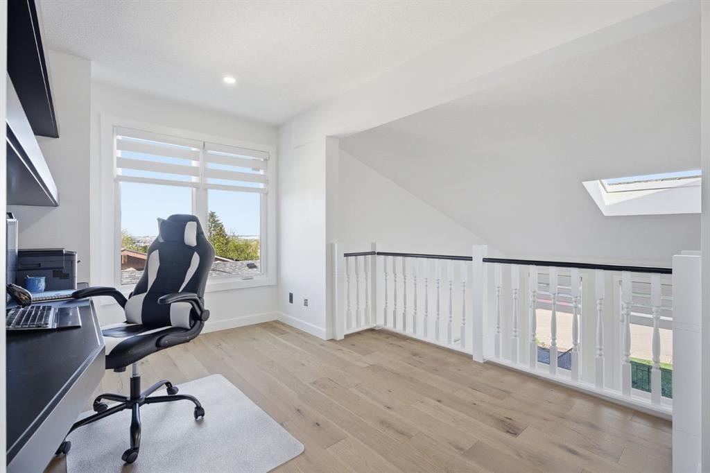 76 Beaconsfield Way Nw, Calgary, AB - Indoor Photo Showing Office