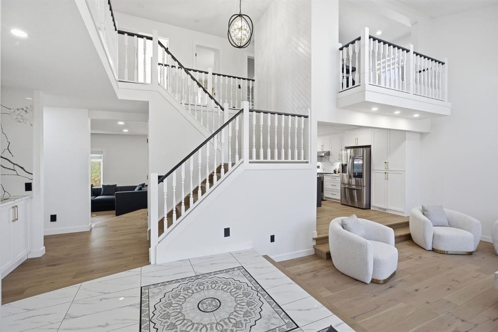 76 Beaconsfield Way Nw, Calgary, AB - Indoor Photo Showing Other Room