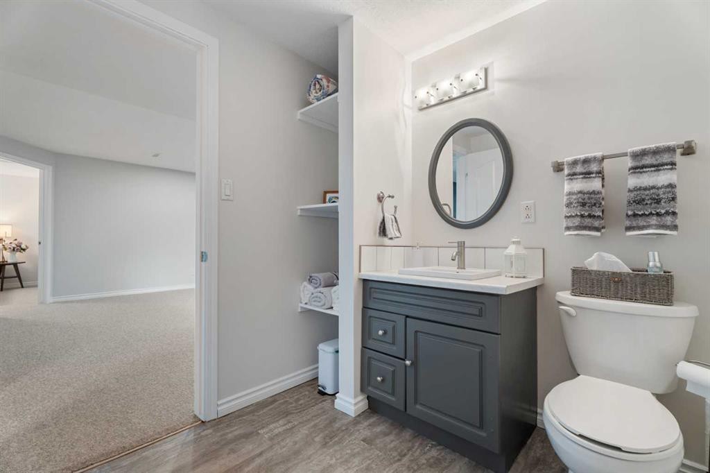 49 Lock Crescent, Okotoks, AB - Indoor Photo Showing Bathroom