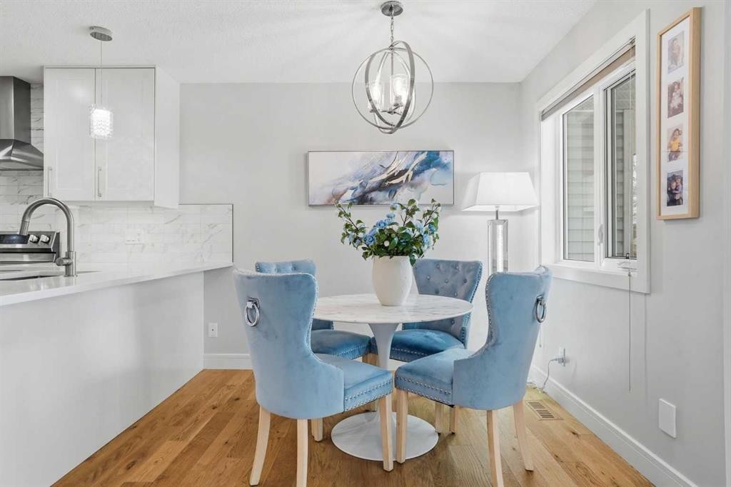 44 Vandoos Gardens Nw, Calgary, AB - Indoor Photo Showing Dining Room