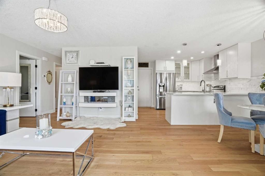 44 Vandoos Gardens Nw, Calgary, AB - Indoor