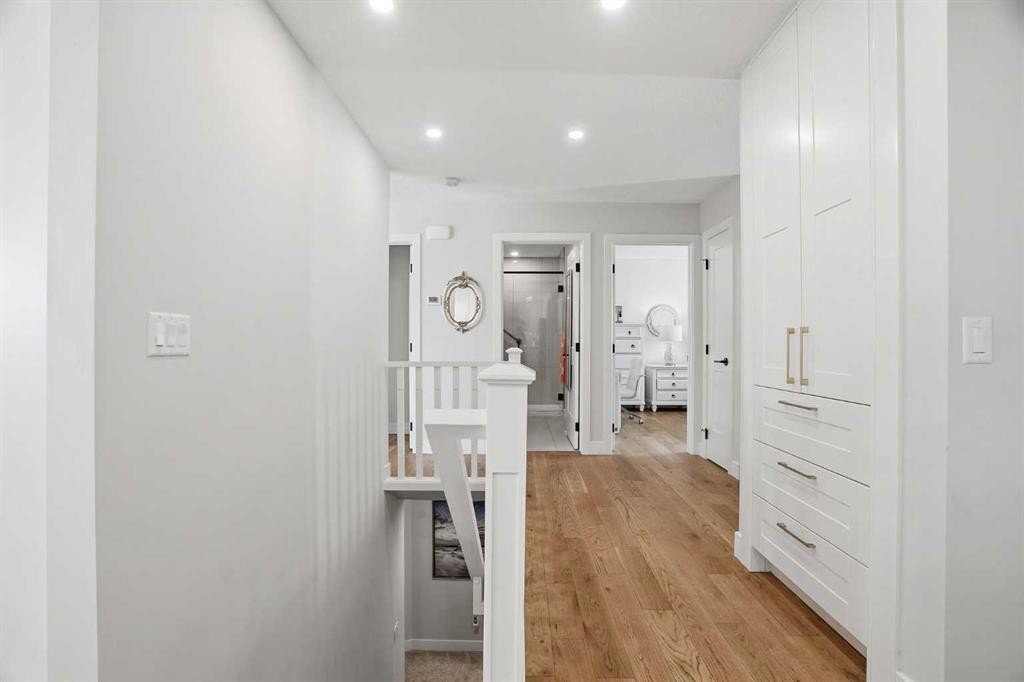 44 Vandoos Gardens Nw, Calgary, AB - Indoor Photo Showing Other Room