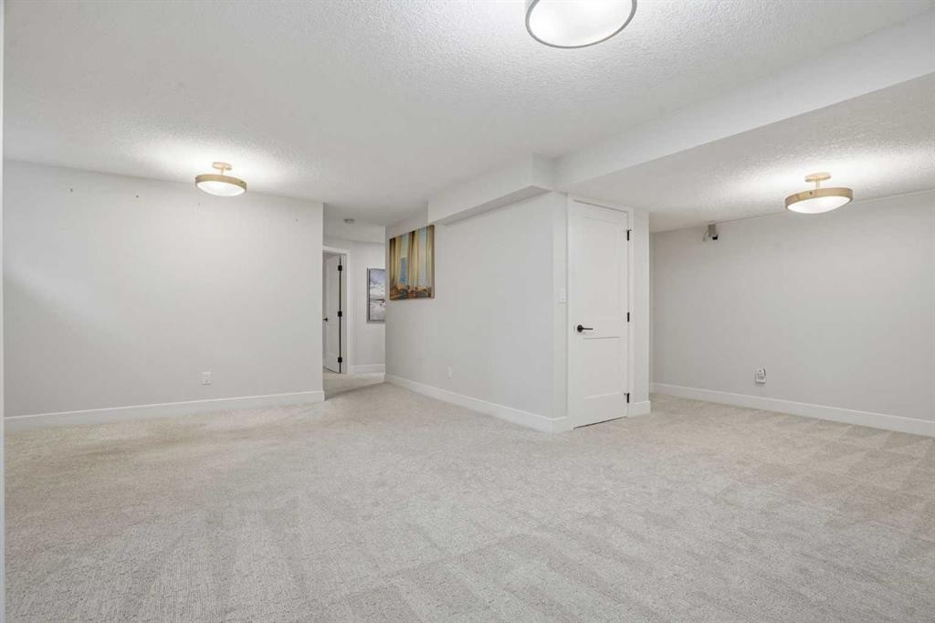 44 Vandoos Gardens Nw, Calgary, AB - Indoor