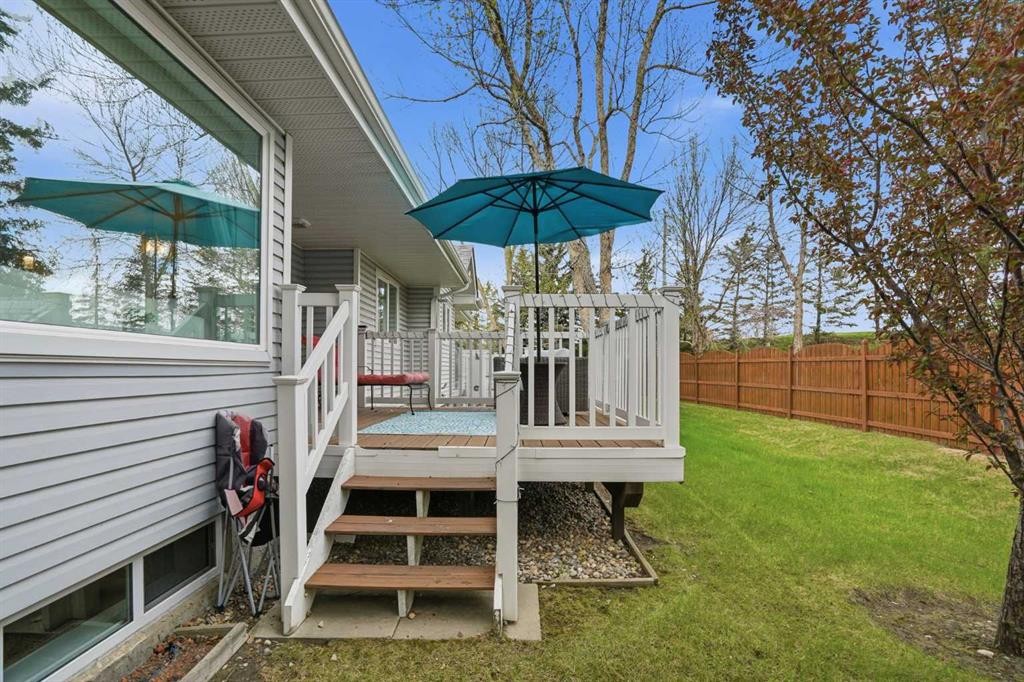 44 Vandoos Gardens Nw, Calgary, AB - Outdoor