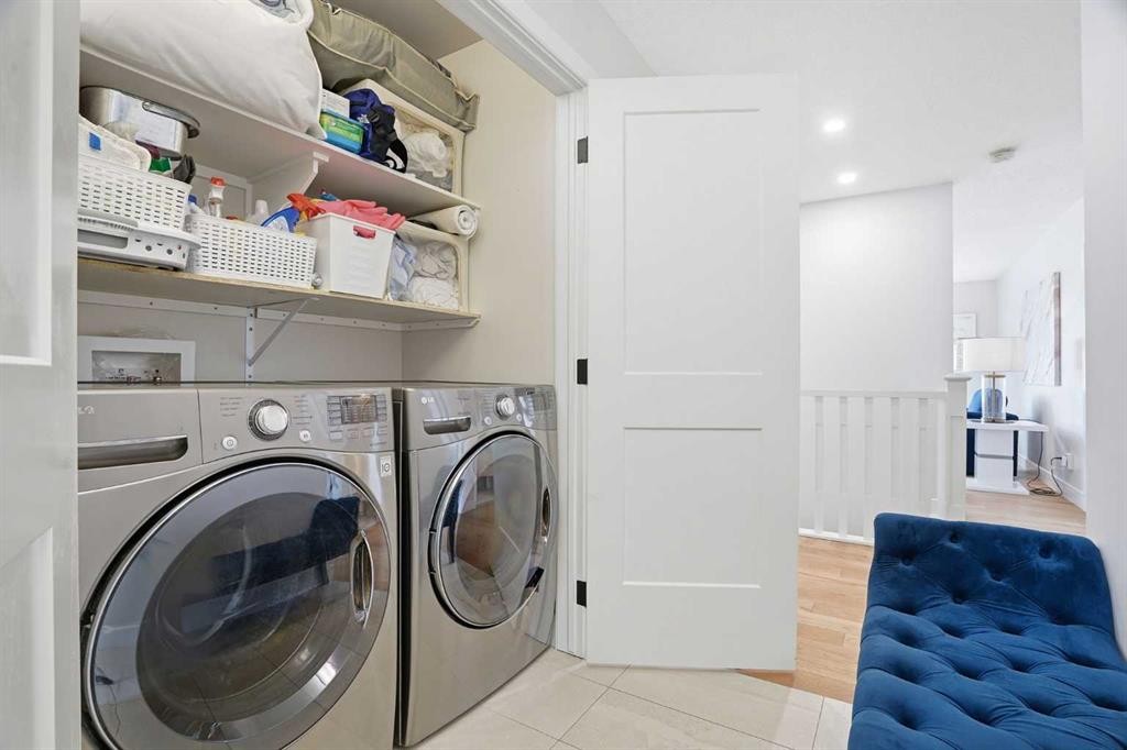 44 Vandoos Gardens Nw, Calgary, AB - Indoor Photo Showing Laundry Room