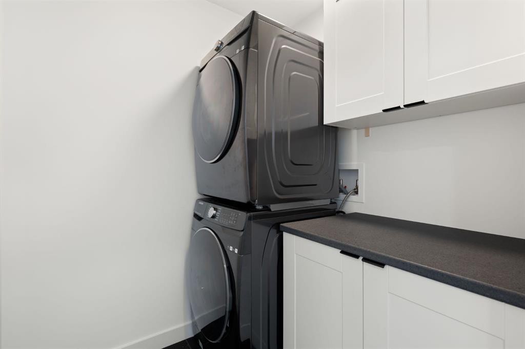 75 Sundown Crescent, Cochrane, AB - Indoor Photo Showing Laundry Room