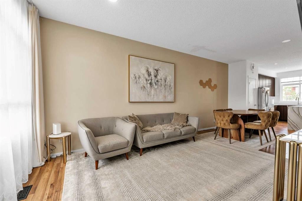 300 Copperstone Cove Se, Calgary, AB - Indoor Photo Showing Living Room