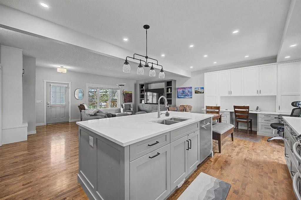 8 Ypres Lane Sw, Calgary, AB - Indoor Photo Showing Kitchen With Double Sink