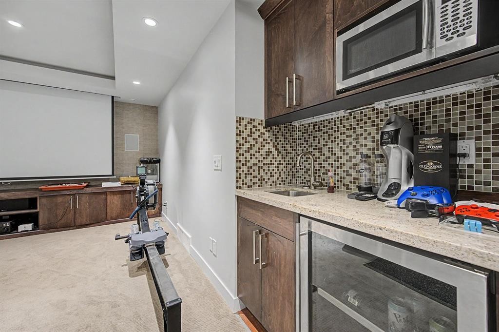 8 Ypres Lane Sw, Calgary, AB - Indoor