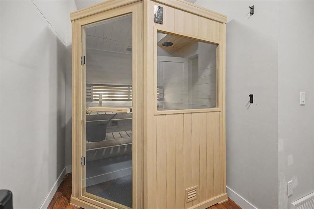 8 Ypres Lane Sw, Calgary, AB - Indoor Photo Showing Other Room