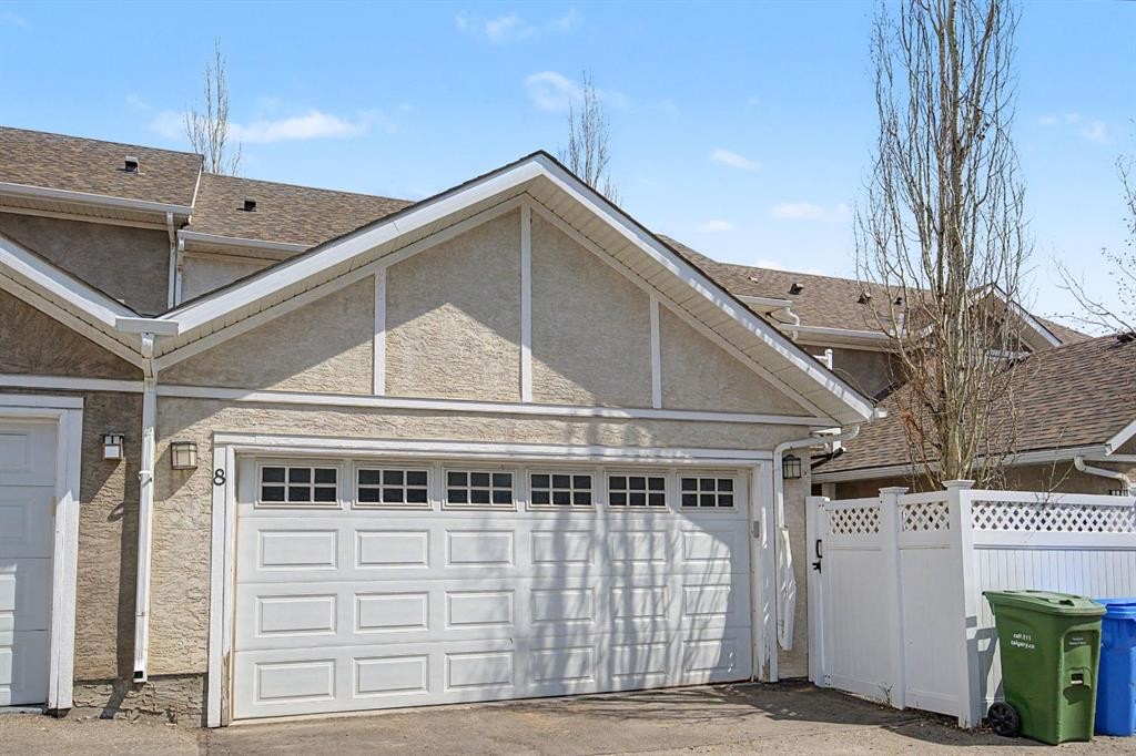 8 Ypres Lane Sw, Calgary, AB - Outdoor
