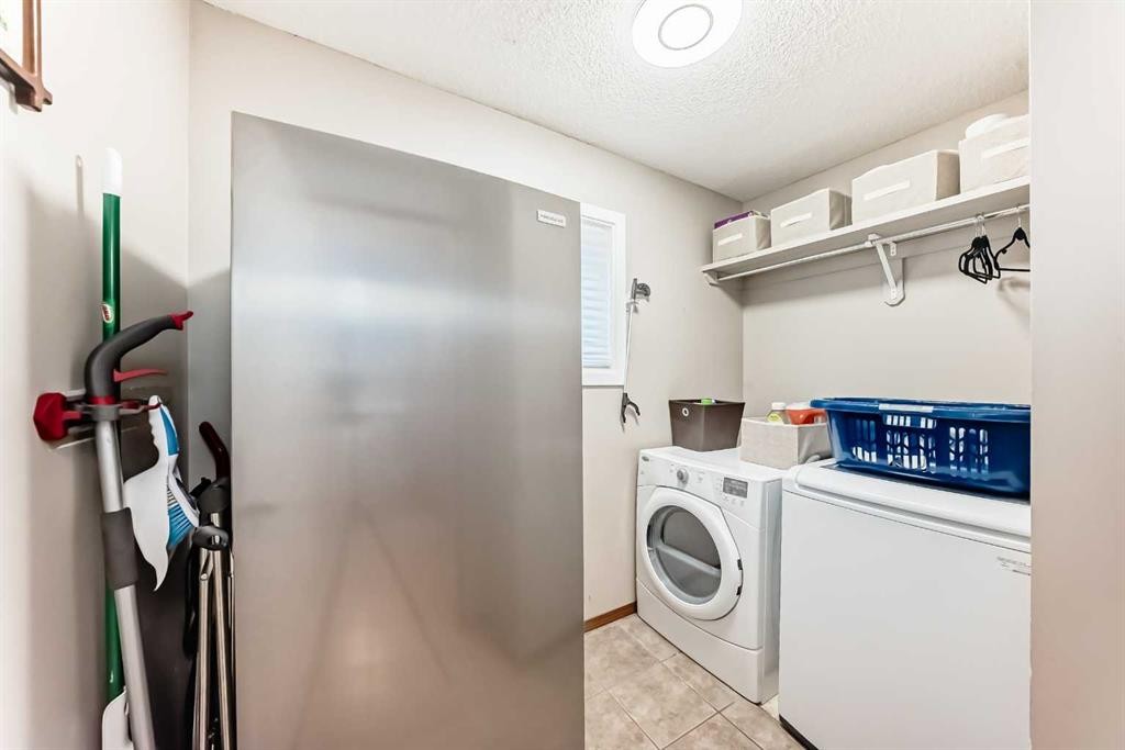 481 Sunmills Drive, Calgary, AB - Indoor Photo Showing Laundry Room