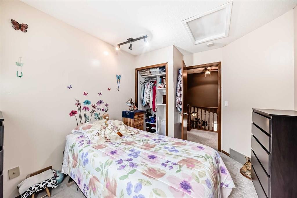 481 Sunmills Drive, Calgary, AB - Indoor Photo Showing Bedroom