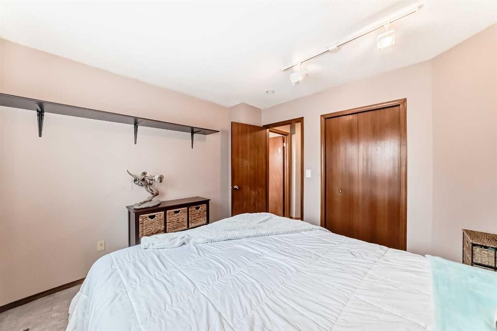 481 Sunmills Drive, Calgary, AB - Indoor Photo Showing Bedroom