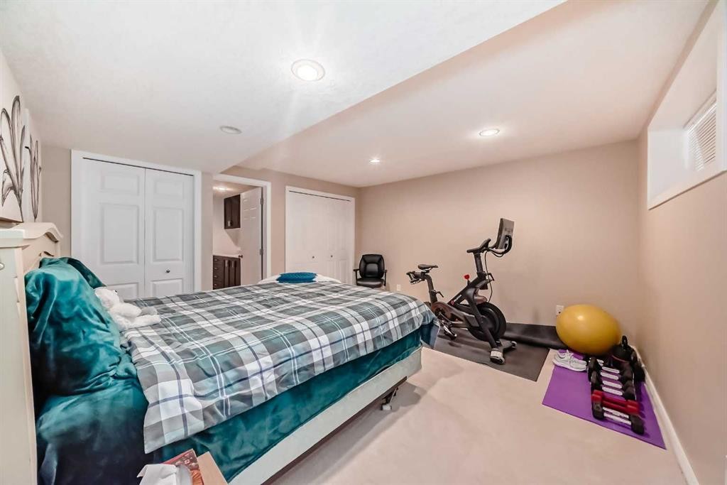 481 Sunmills Drive, Calgary, AB - Indoor Photo Showing Bedroom