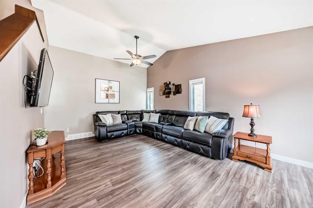 481 Sunmills Drive, Calgary, AB - Indoor Photo Showing Living Room