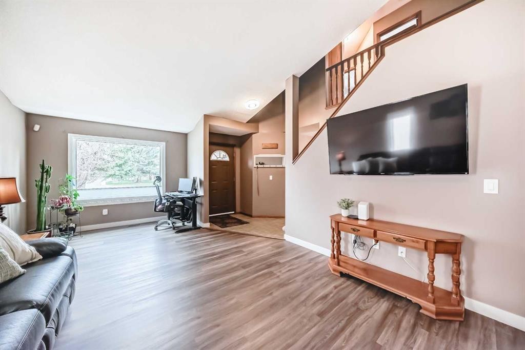 481 Sunmills Drive, Calgary, AB - Indoor