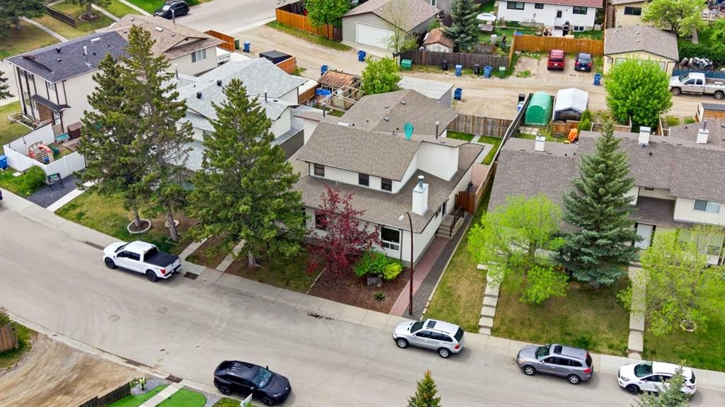 85 Cedarwood Hill Sw, Calgary, AB - Outdoor
