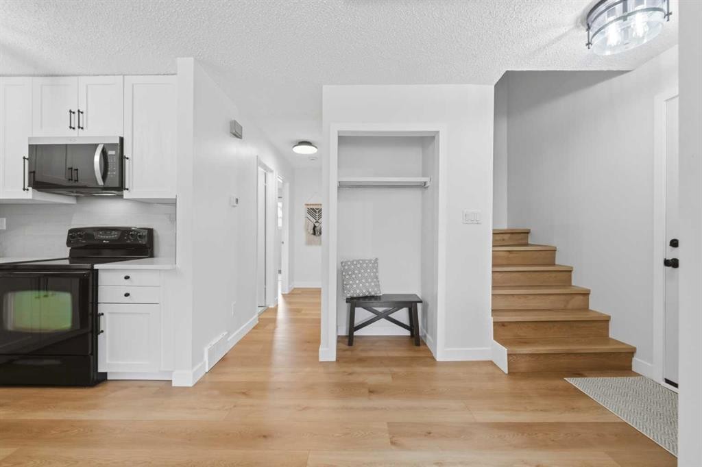 85 Cedarwood Hill Sw, Calgary, AB - Indoor