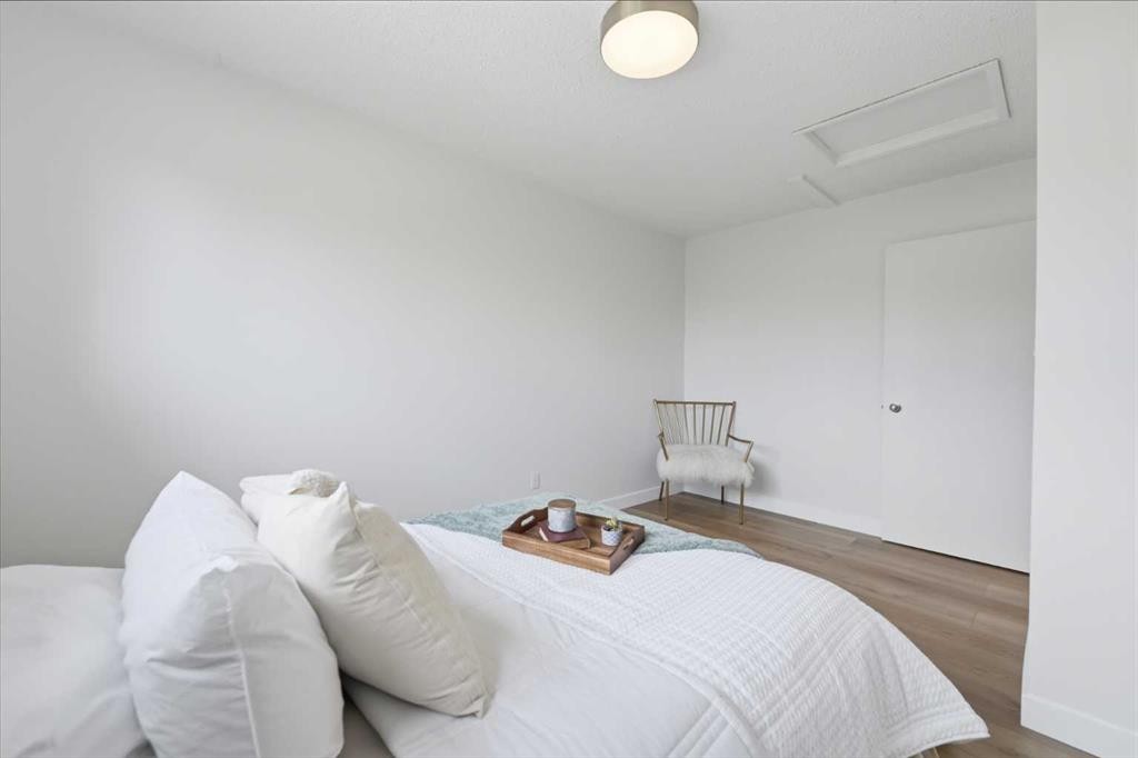 85 Cedarwood Hill Sw, Calgary, AB - Indoor Photo Showing Bedroom