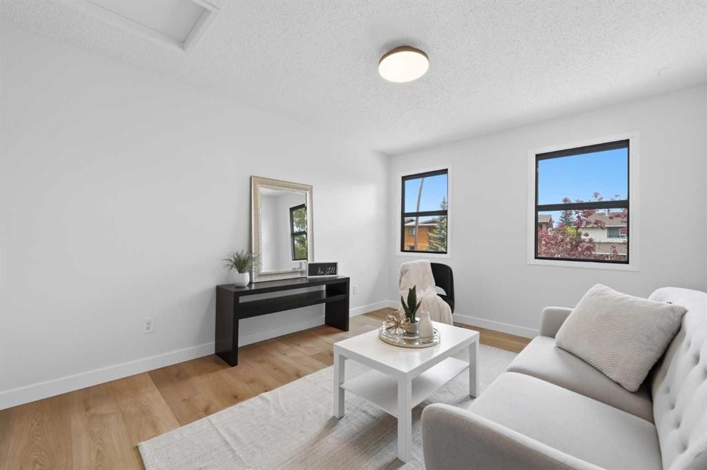 85 Cedarwood Hill Sw, Calgary, AB - Indoor Photo Showing Living Room