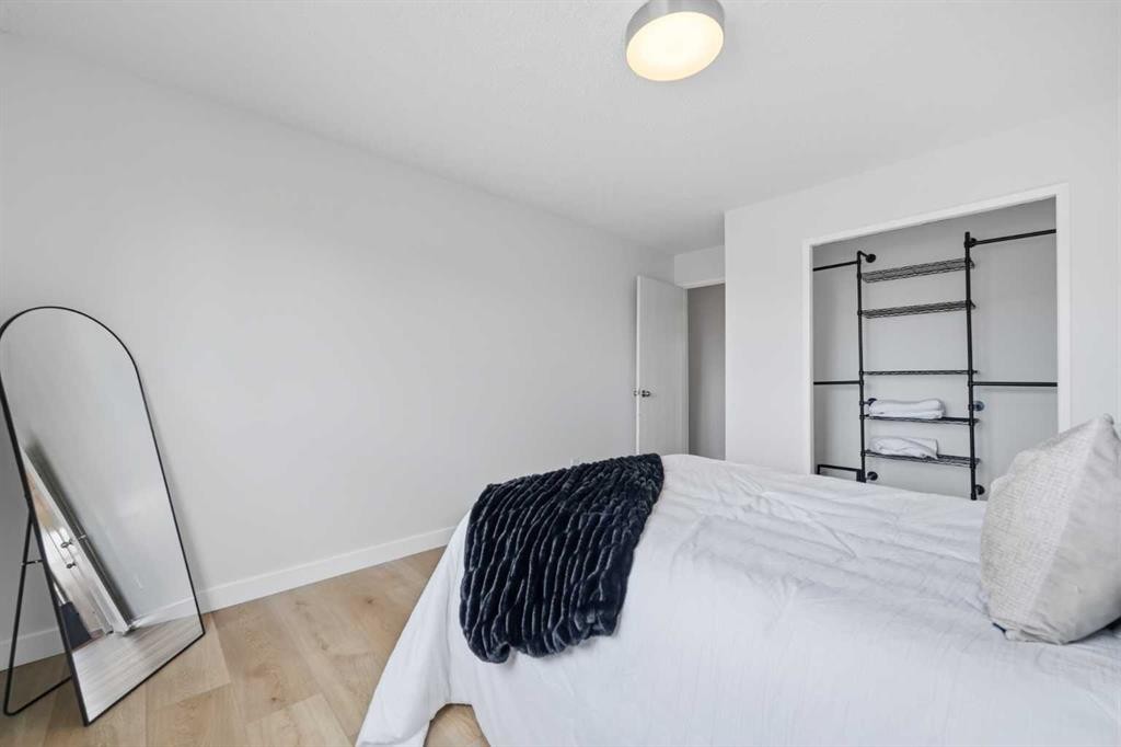85 Cedarwood Hill Sw, Calgary, AB - Indoor Photo Showing Bedroom