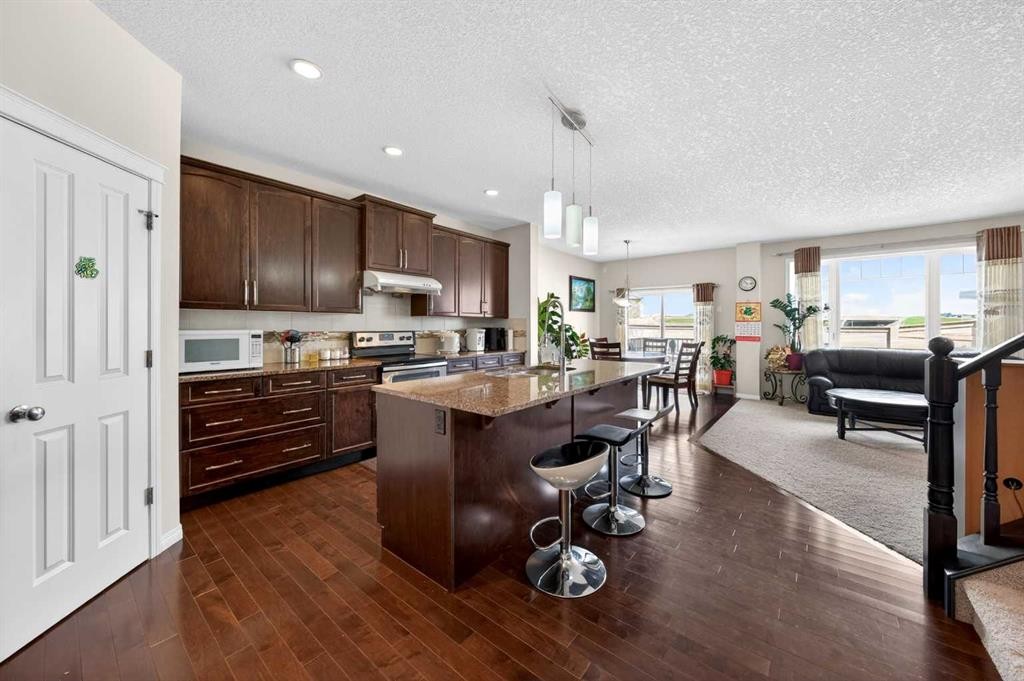 277 Panton Way Nw, Calgary, AB - Indoor Photo Showing Kitchen With Upgraded Kitchen