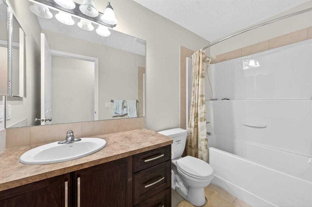 277 Panton Way Nw, Calgary, AB - Indoor Photo Showing Bathroom
