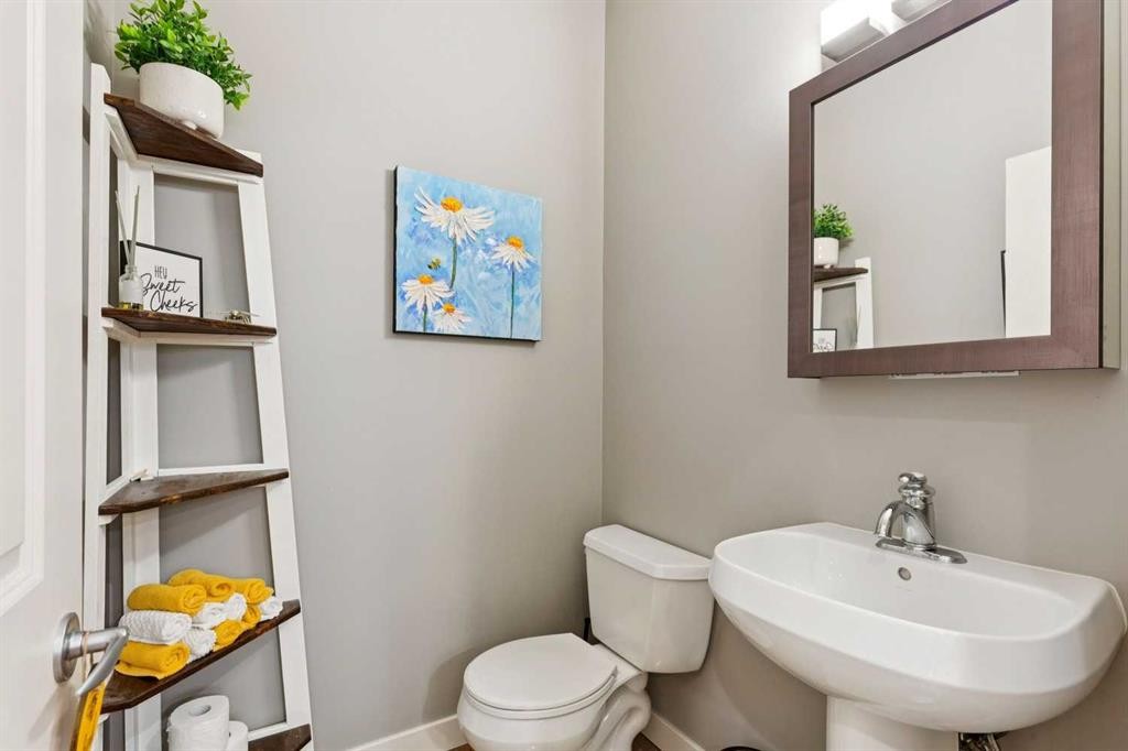 1-528 34 Street Nw, Calgary, AB - Indoor Photo Showing Bathroom