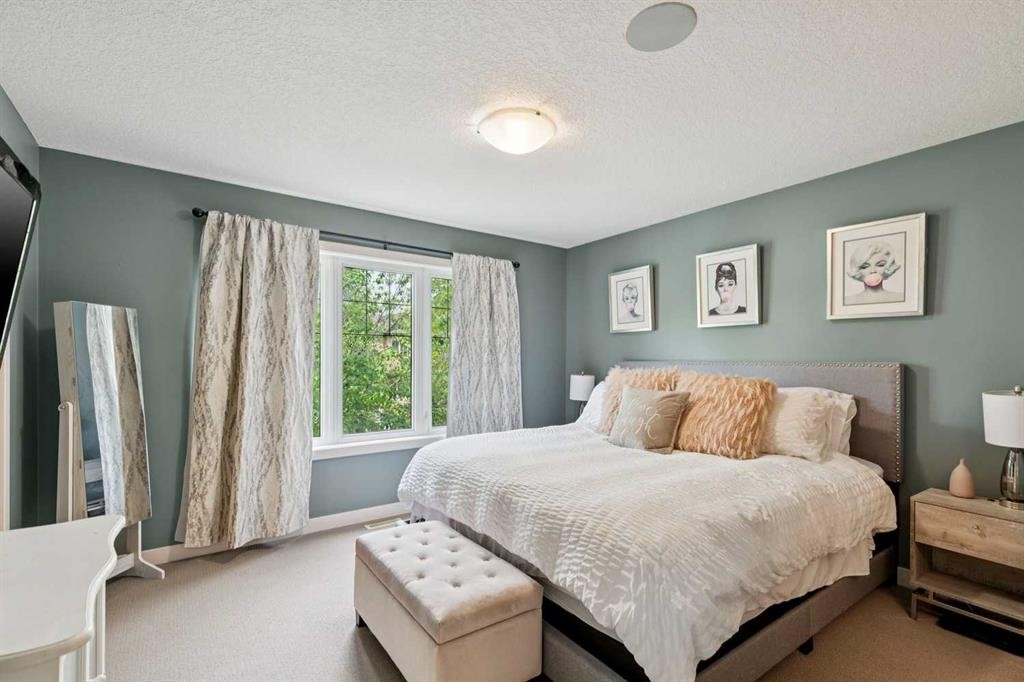 1-528 34 Street Nw, Calgary, AB - Indoor Photo Showing Bedroom