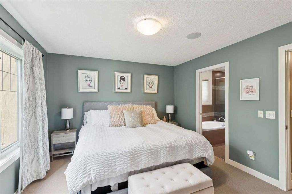 1-528 34 Street Nw, Calgary, AB - Indoor Photo Showing Bedroom