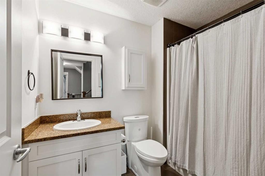 1-528 34 Street Nw, Calgary, AB - Indoor Photo Showing Bathroom