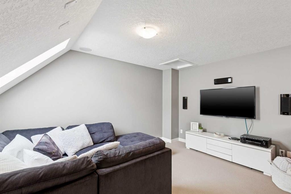 1-528 34 Street Nw, Calgary, AB - Indoor