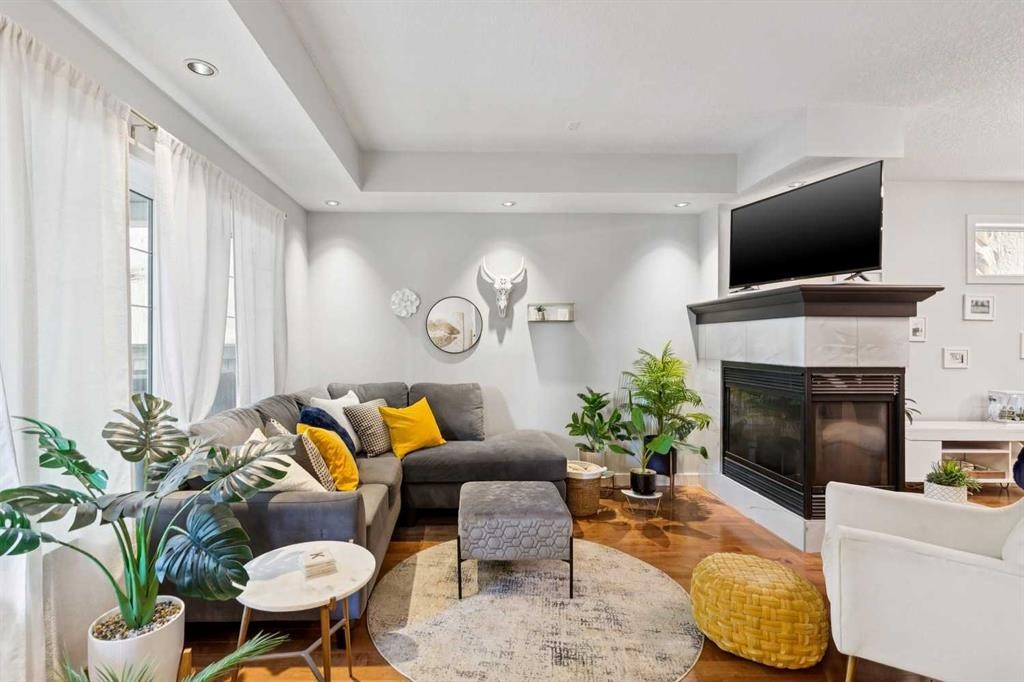 1-528 34 Street Nw, Calgary, AB - Indoor Photo Showing Living Room With Fireplace