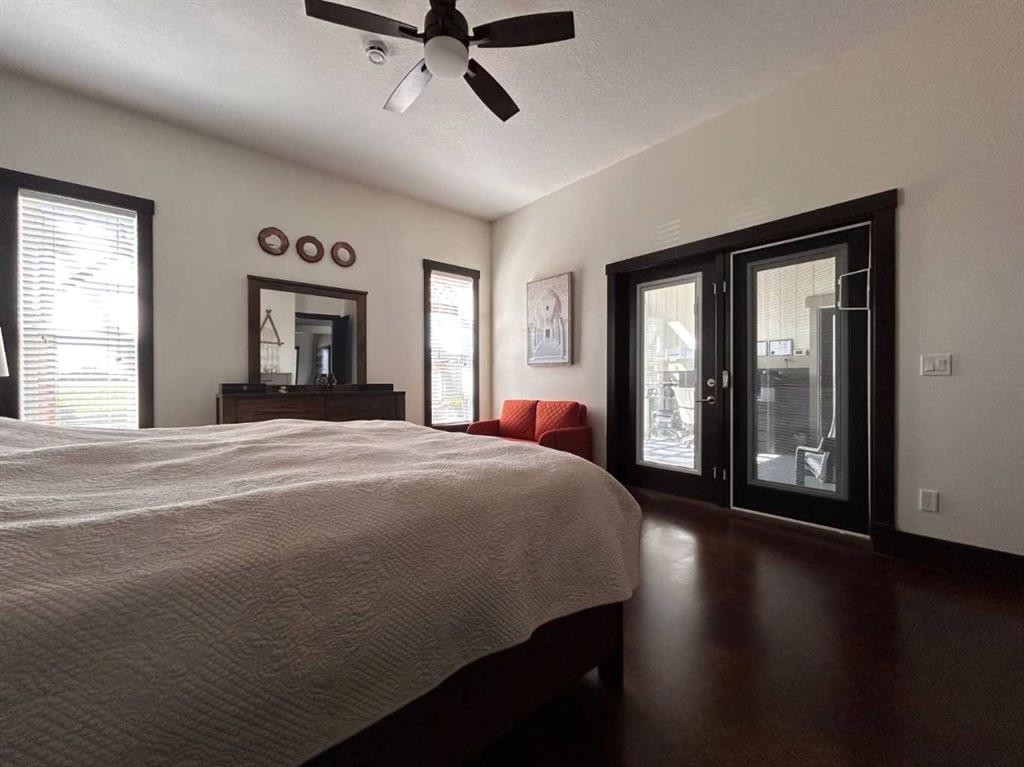596 Muirfield Crescent, Lyalta, AB - Indoor Photo Showing Bedroom