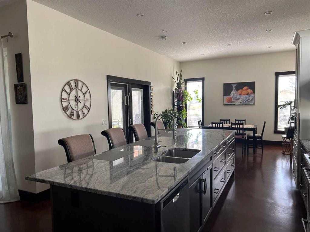 596 Muirfield Crescent, Lyalta, AB - Indoor Photo Showing Kitchen With Double Sink With Upgraded Kitchen