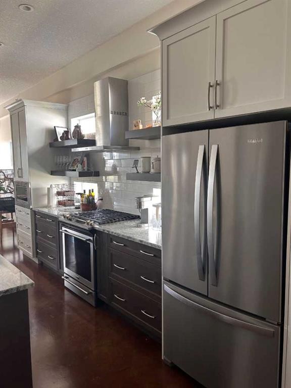 596 Muirfield Crescent, Lyalta, AB - Indoor Photo Showing Kitchen With Stainless Steel Kitchen
