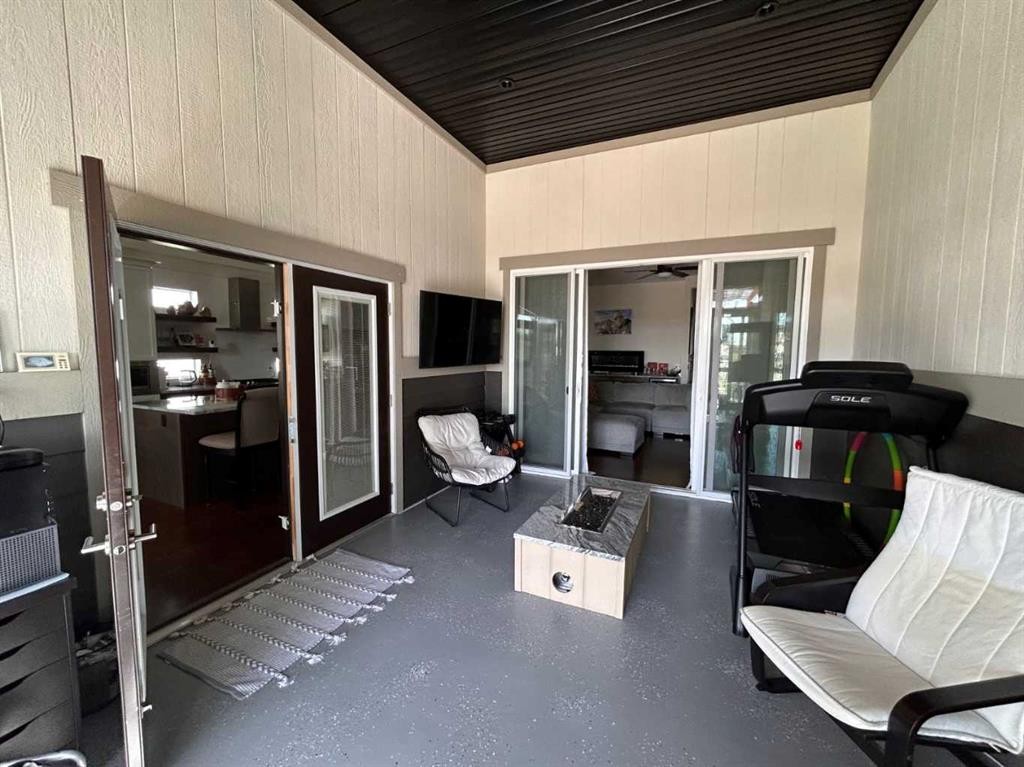 596 Muirfield Crescent, Lyalta, AB - With Deck Patio Veranda With Exterior