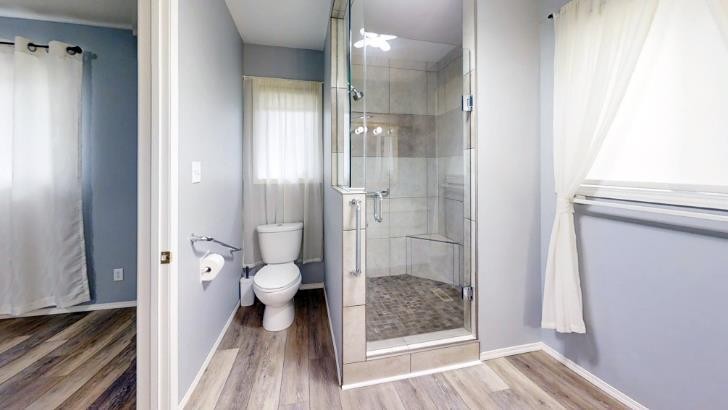 15 Chinook Crescent West, Claresholm, AB - Indoor Photo Showing Bathroom