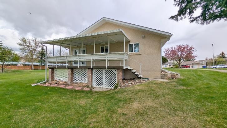 15 Chinook Crescent West, Claresholm, AB - Outdoor With Deck Patio Veranda