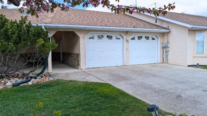 15 Chinook Crescent West, Claresholm, AB - Outdoor