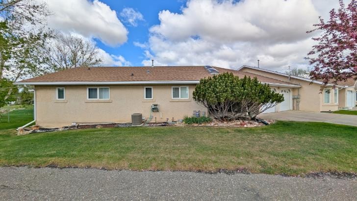 15 Chinook Crescent West, Claresholm, AB - Outdoor